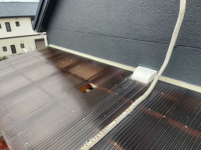 波板の表面に傷を発見